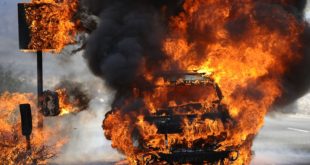 В Мурманске от огня пострадали четыре автомобиля