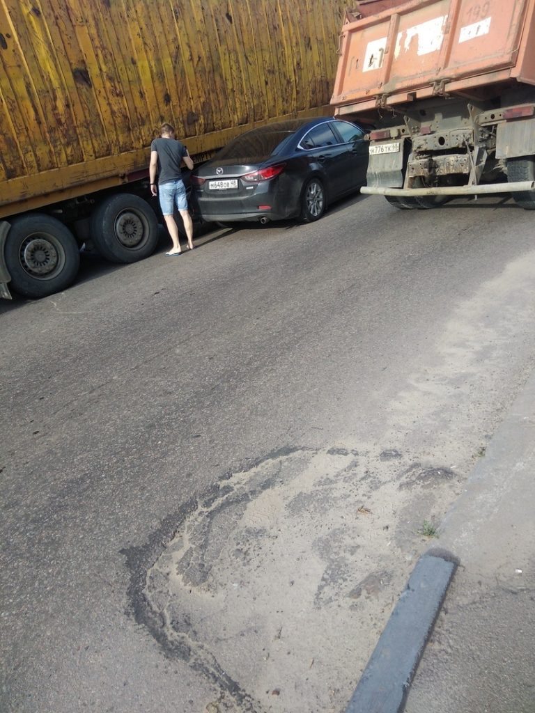 «Мазда» влетела под грузовик: очередное ДТП на улицах Тамбова