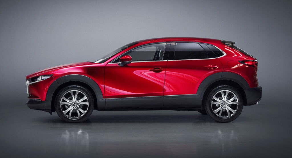 Новая Mazda CX-30: ближайший родственник «трешки»