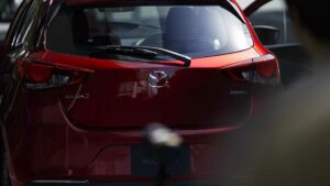 Обновлённую Mazda2 сделали похожей на "трешку"