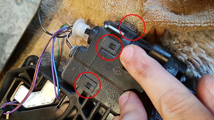 Замена шестеренки в зеркале заднего вида