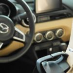 Потерпевший отдал преступникам 200 тысяч рублей, чтобы вернуть угнанную "Мазду"