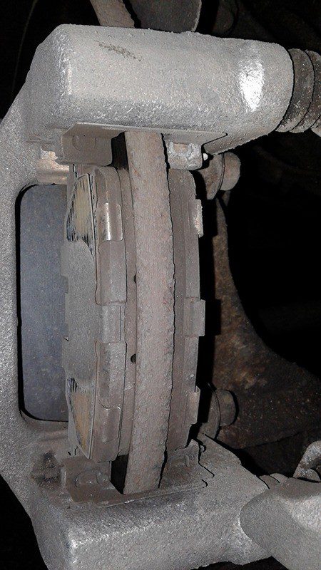 Замена задних тормозных колодок