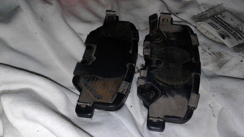 Замена задних тормозных колодок