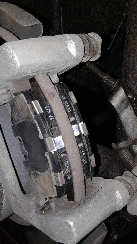 Замена задних тормозных колодок