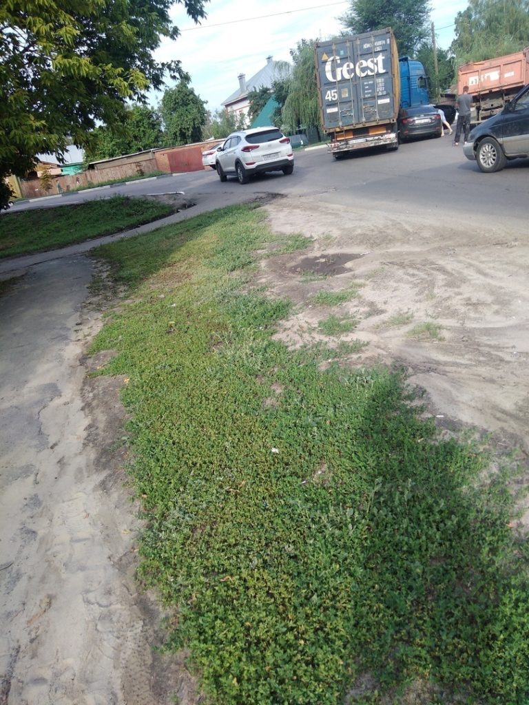 «Мазда» влетела под грузовик: очередное ДТП на улицах Тамбова