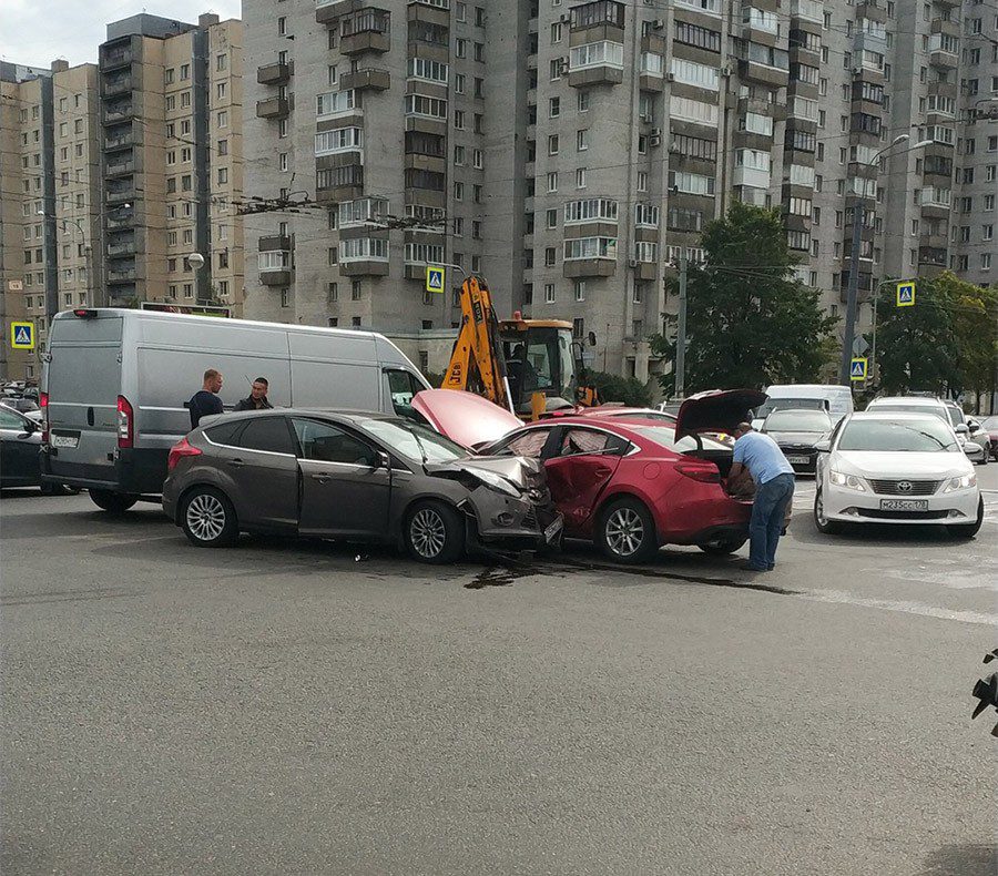 Один перекресток - 2 ДТП