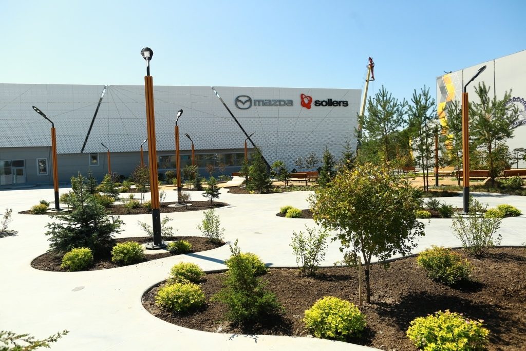 Mazda начала собирать двигатели в России