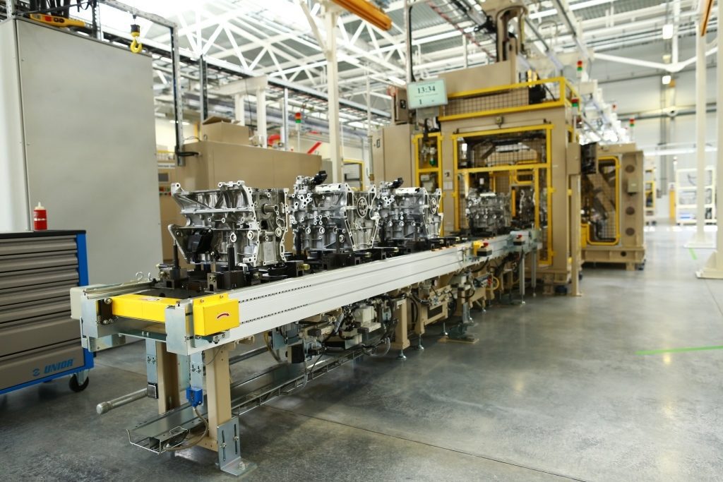 Mazda начала собирать двигатели в России