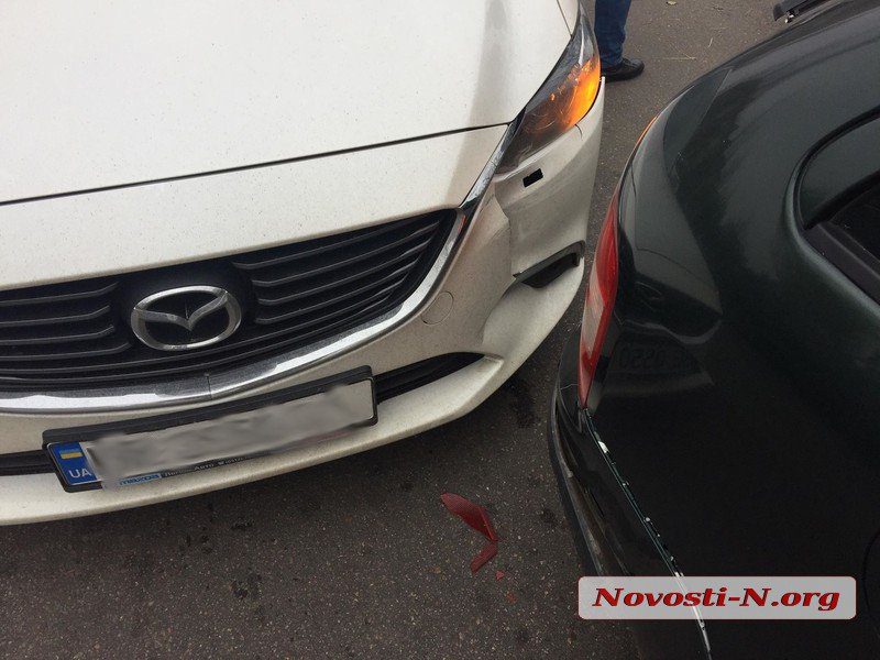 В Николаеве «Мазда» врезалась в «Шкоду»