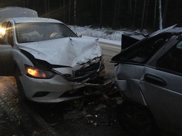 В Кировграде «ВАЗ» протаранил «Мазду-6» на встречке