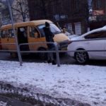 Маршрутка с пассажирами врезалась в Mazda 6