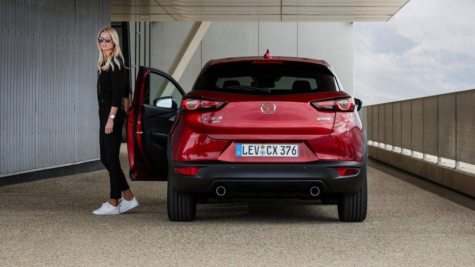 CX-3 быть, CX-4 проезжает мимо