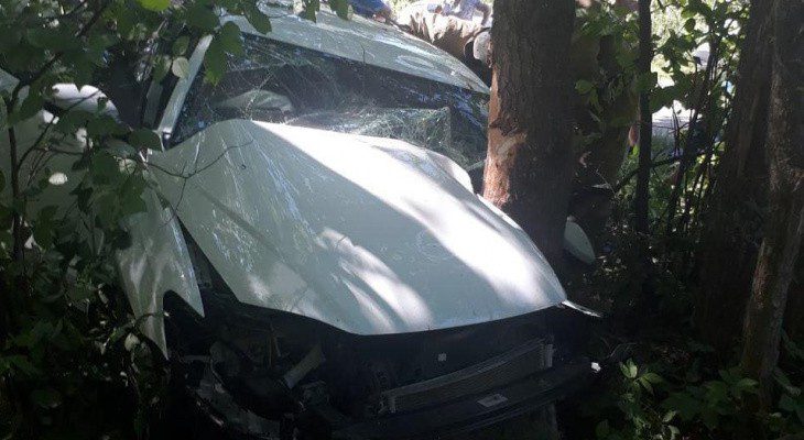 В Чувашии "Мазда" от удара вылетела в кювет: пострадали четверо