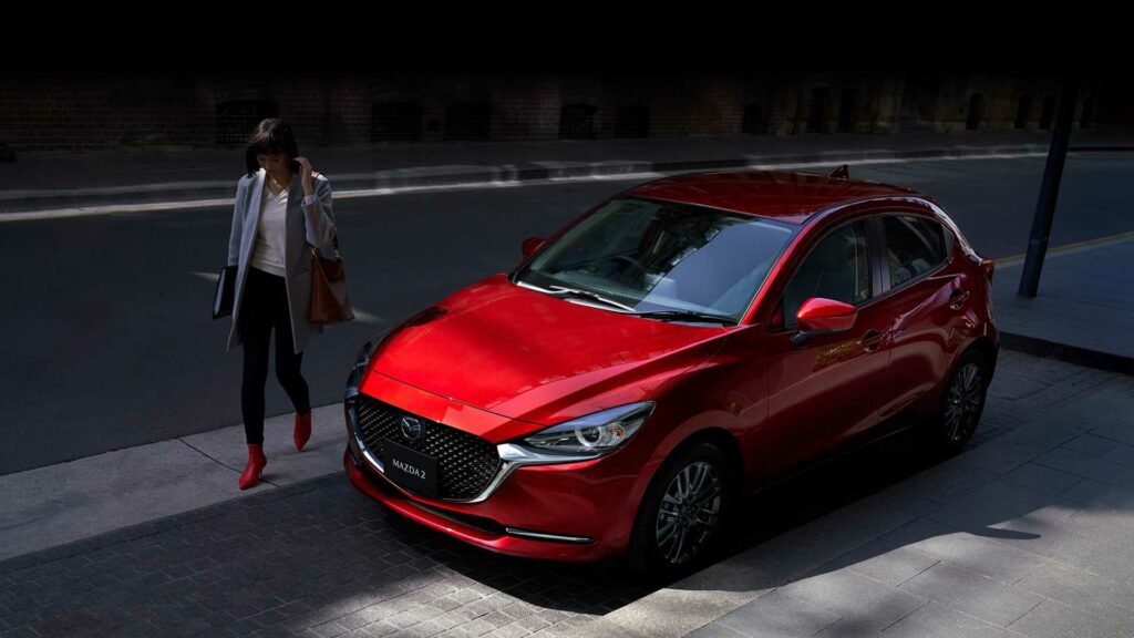 Обновлённую Mazda2 сделали похожей на "трешку"