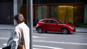 Обновлённую Mazda2 сделали похожей на "трешку" Обновлённую Mazda2 сделали похожей на "трешку"
